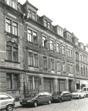 Dresden-Pieschen, Mohnstraße 25. Wohnhaus mit Läden (um 1900). Straßenansicht
