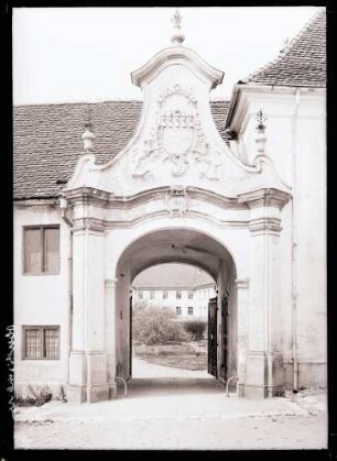 Portal in den Schloßhof