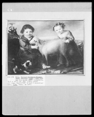 Zwei Kinder mit einem Lamm