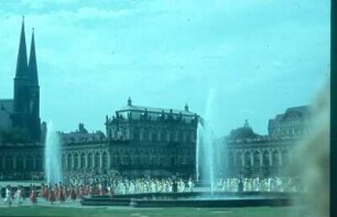 Dresden-Altstadt. Zwinger. Fest im Zwingerhof. Blick zur Sophienkirche