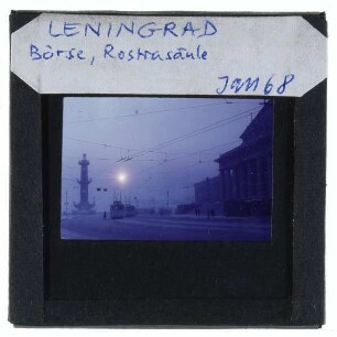 St. Petersburg, Rostrasäulen,St. Petersburg, ehem. Börse (heute Marinemuseum)