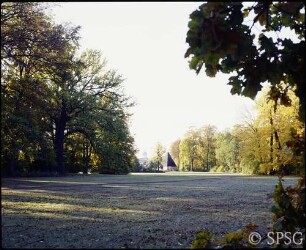 Potsdam, Neuer Garten, Parkansicht mit Blick zur Pyramide.