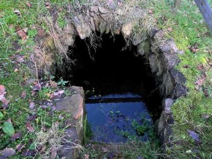 Kaverne in der Meiereibachwiese; Darmstadt, Unter den drei Brunnen (Erbacher Straße 125)