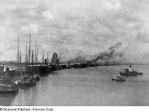 Texas, Galveston, Hafen, Port of Galveston, ..., Looking west from Pier 22., Aufnahme, Chamber of Commerce, Galveston