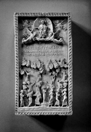 Elfenbeinkästchen — Relief mit der Himmelfahrt Christi