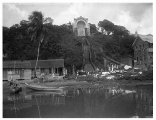 Fort de France (Martinique). Wäscherei am Wasserfall