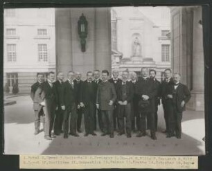 Gruppenfoto von Mitarbeitern der Preußischen Staatsbibliothek