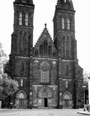 Kollegiatskirche Sankt Peter und Paul — Westfassade