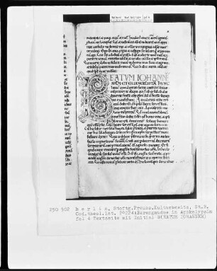Berengaudus in Apocalypsin — Initiale B (eatum Johannae), Folio 4 recto