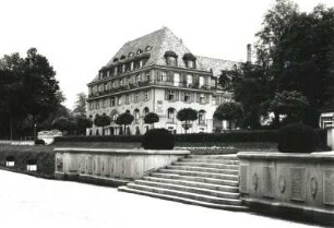 Bad Elster, Kurpension : Bad Elster. Kurpension Sachsenhof, Theaterstraße. Straßenansicht