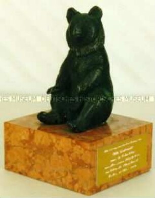 Skulptur "Sitzender Bär"