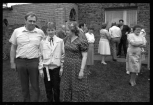 Konfirmant mit Paten bei Familie Hentschel