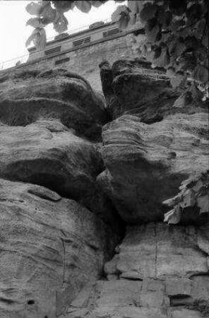 St. Odile: Felsen mit Klosterteil, oben