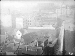 Blick von der Moritzkirche gen Norden. rechte Bildseite: Giebel des alten Johannishospitals, Hallmarkt, Talamtstraße 1 (Eckhaus). linke Bildseite: An der Baderei, Spitze. Bildmitte: Hallorenring, Hintergrund der Dom