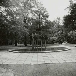 Spremberg. Springbrunnen : Spremberg, Stadtpark. Springbrunnen (Kaskade, 1976)