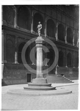 Statue des Roland vor dem Rathaus Posen