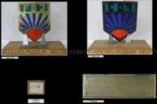 Tischzier mit dem Emblem der FDJ