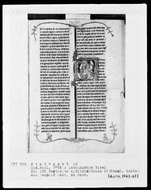Lateinische Bibel, drei Bände — Initiale U (erbum) mit dem Propheten Osee, Folio 220recto