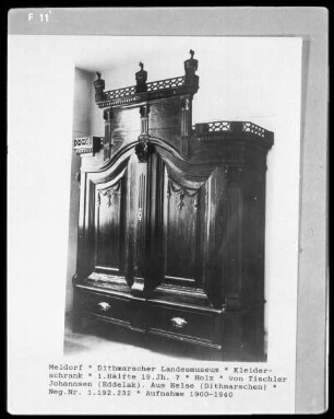 Kleiderschrank
