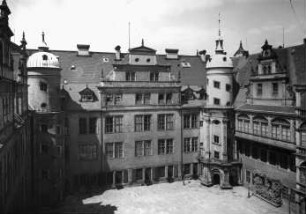 Dresden, ehem. Residenzschloss; Großer Schlosshof, Westflügel mit Südwest- und Nordwest-Turm; Vogt, Caspar