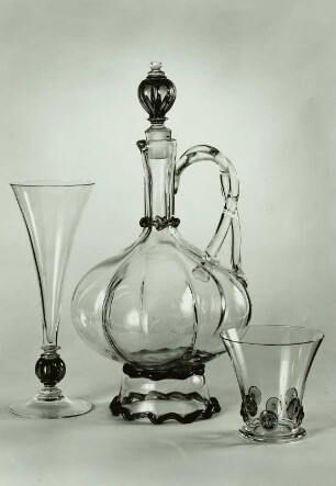 Flöte, Flasche und Becher
