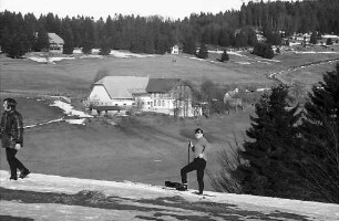 Skifahrer am Hang des Gießhübel