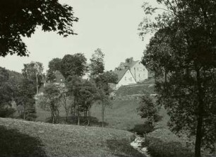 Bockau. Grube Gabe Gottes, Huthaus und Halde, Blick den Dorfbachgrund talaufwärts