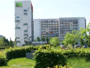 Hoyerswerda: Lausitztower und Wohnkomplex an der Dietrich-Bonhoeffer-Straße