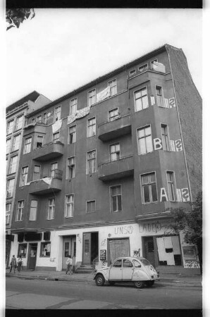 Kleinbildnegative: Besetztes Haus, Goltzstr. 30, 1981
