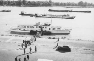 Motorschiff "Mainz" an Liegeplatz/Rhein