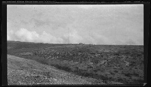 Douaumont" (Dep. Meuse, Frankreich): Senke mit Unterständen. "Steilhang-Lager"