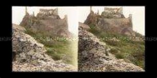 Burgruine auf einem Felsen
