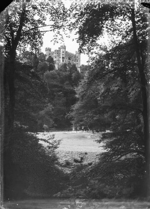 Schwangau. Schloss Hohenschwangau (Umbau 1833–1837). Teilansicht von Südwesten