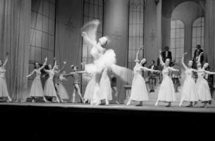 Szenenbilder aus dem Ballett " Aschenbrödel " von S. Prokofjew, Staatsoper 1952