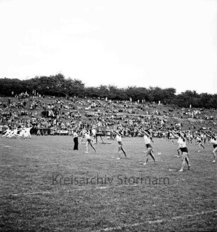 Travegau: Travestadion: Gauturnfest: Vorführung einer Turnergruppe