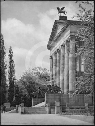 Stadttheater Posen im Sommer