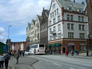 Bergen: Straßenzug am Hafen