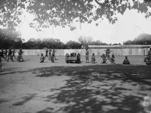 Bombay, Indien. Indische Artillerie auf einem militärischem Übungsplatz
