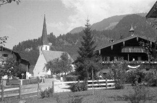 Oberwössen: Kirche und Bauernhaus