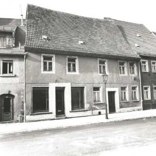 Pegau, Breitstraße 23. Wohnhaus mit Laden (um 1840). Straßenansicht