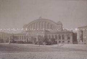 Die Fassade des Anhalter Bahnhofs in Berlin
