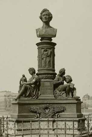 Rietschel-Denkmal auf der Brühlschen Terrasse
