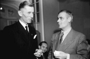 Bukarest: Reichsdeutsches Heim: Mitgliederversammlung der rumänisch-deutschen Handelskammer, Gespräch mit Peter Kutsche
