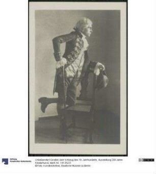 Herr in Anzug des 18. Jahrhunderts, Ausstellung 200 Jahre Kleiderkunst