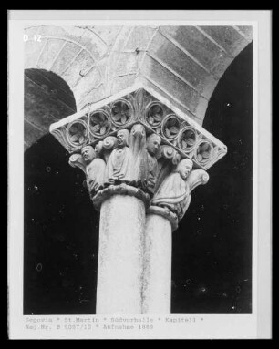 Romanische Kapitelle — Bischöfe mit Blumenornament