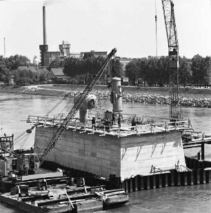 Bau der neuen Rheinbrücke Maxau.