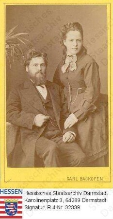 Hainer, Paula geb. Hofmann (* 1854) / Porträt mit Ehemann Eduard Hainer (1850-1919), Kniestück