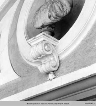 Ausgestaltung der Loggia : Ädikula