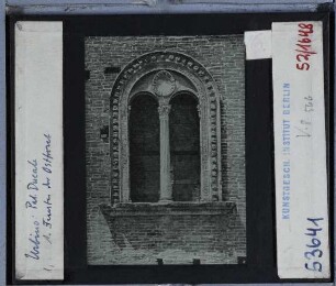 Urbino, Palazzo Ducale : Rundbogenfenster