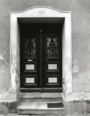 Markneukirchen, Schützenstraße 18. Wohnhaus (1851/1900). Haustür